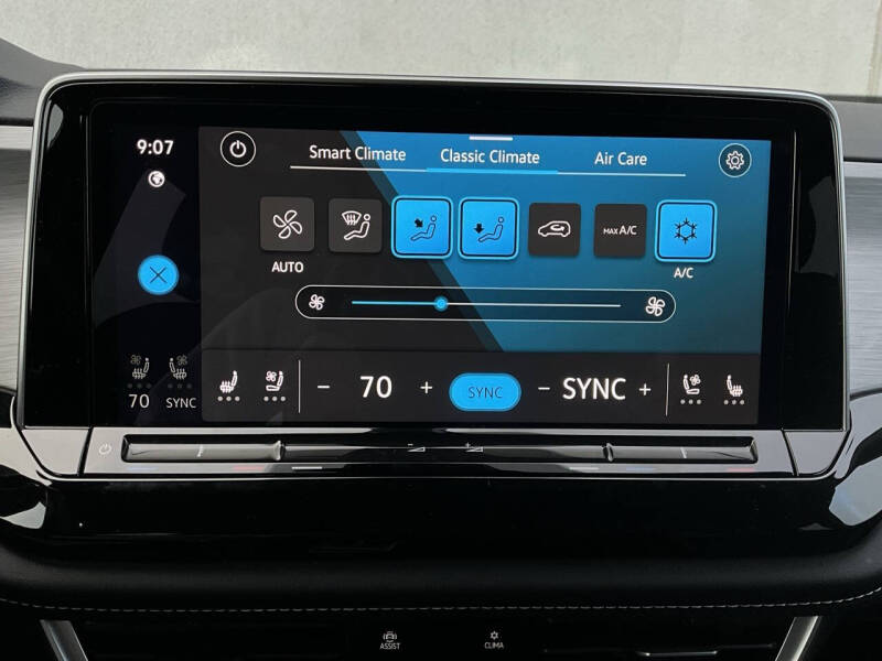 2025 Volkswagen Atlas Cross Sport SE 4Motion