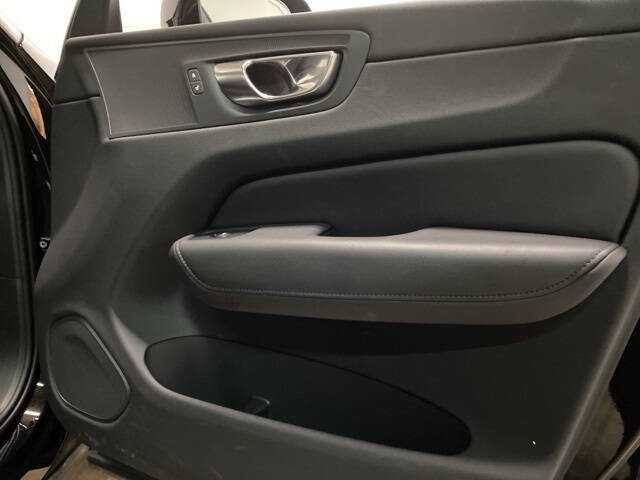 2025 Volvo XC60 B5 Plus Dark Theme