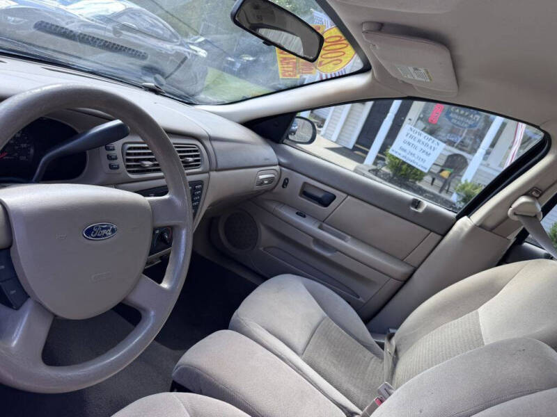 2006 Ford Taurus SE