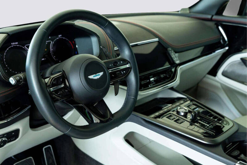 2025 Aston Martin DBX 707