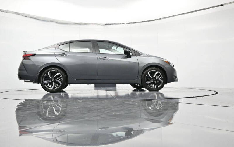 2025 Nissan Versa SR