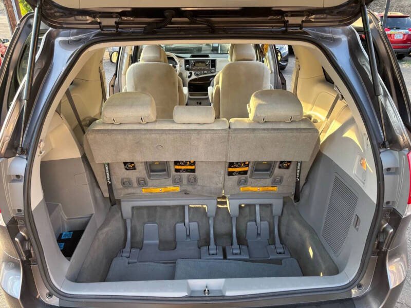 2011 Toyota Sienna Base 7-Passenger