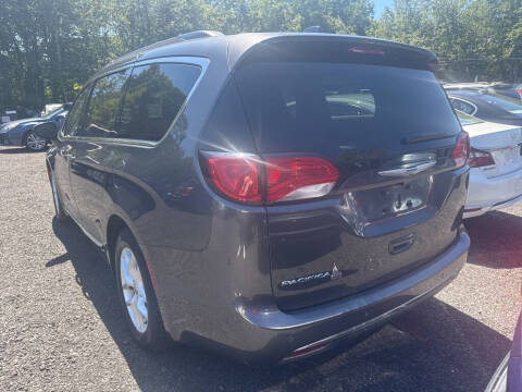 2017 Chrysler Pacifica Touring-L