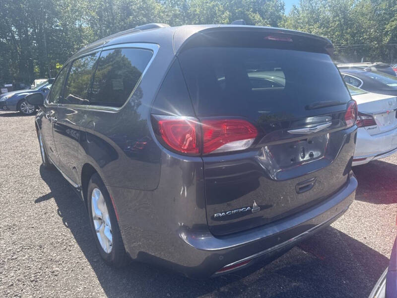 2017 Chrysler Pacifica Touring-L