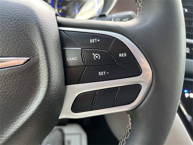 2024 Chrysler Voyager LX