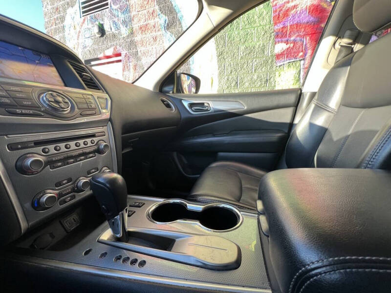 2019 Nissan Pathfinder SL