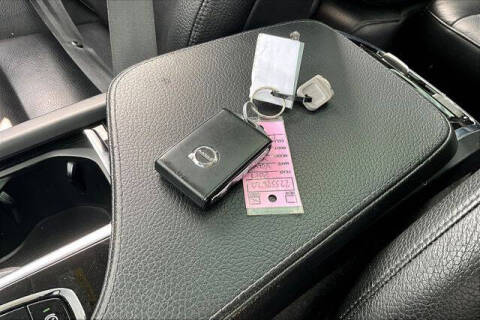 2017 Volvo XC90 T6 Momentum