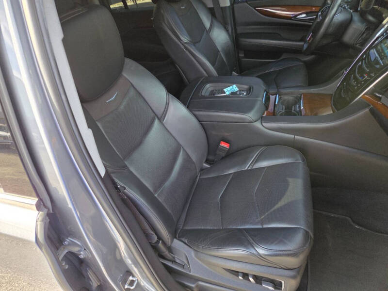 2018 Cadillac Escalade ESV Luxury