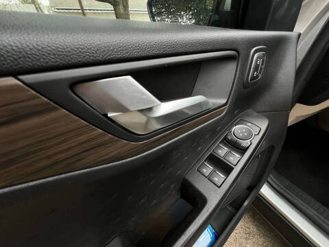 2020 Ford Escape Hybrid Titanium