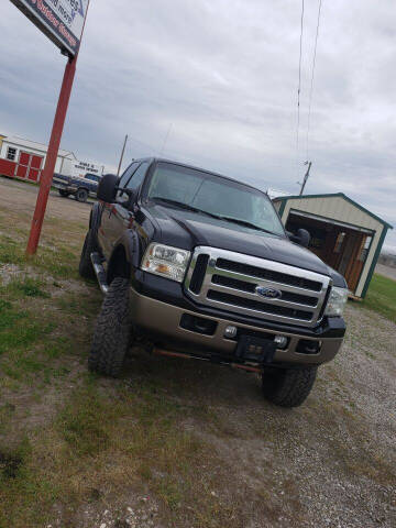 2005 Ford F-250 Super Duty for sale at P & T SALES in Clear Lake IA