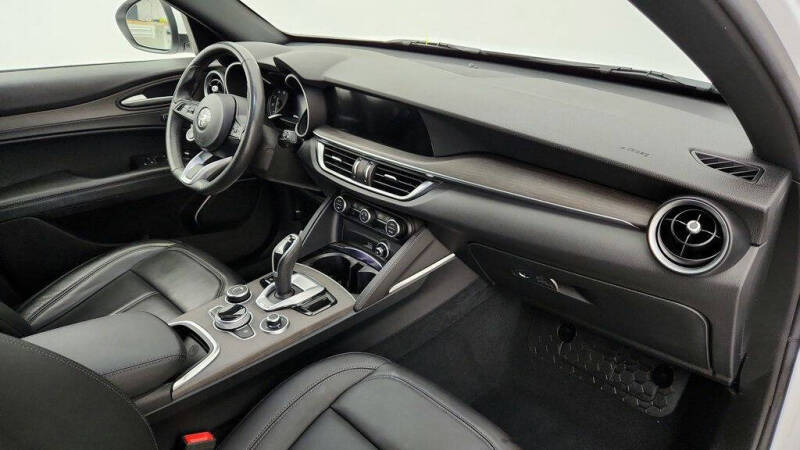 2022 Alfa Romeo Stelvio