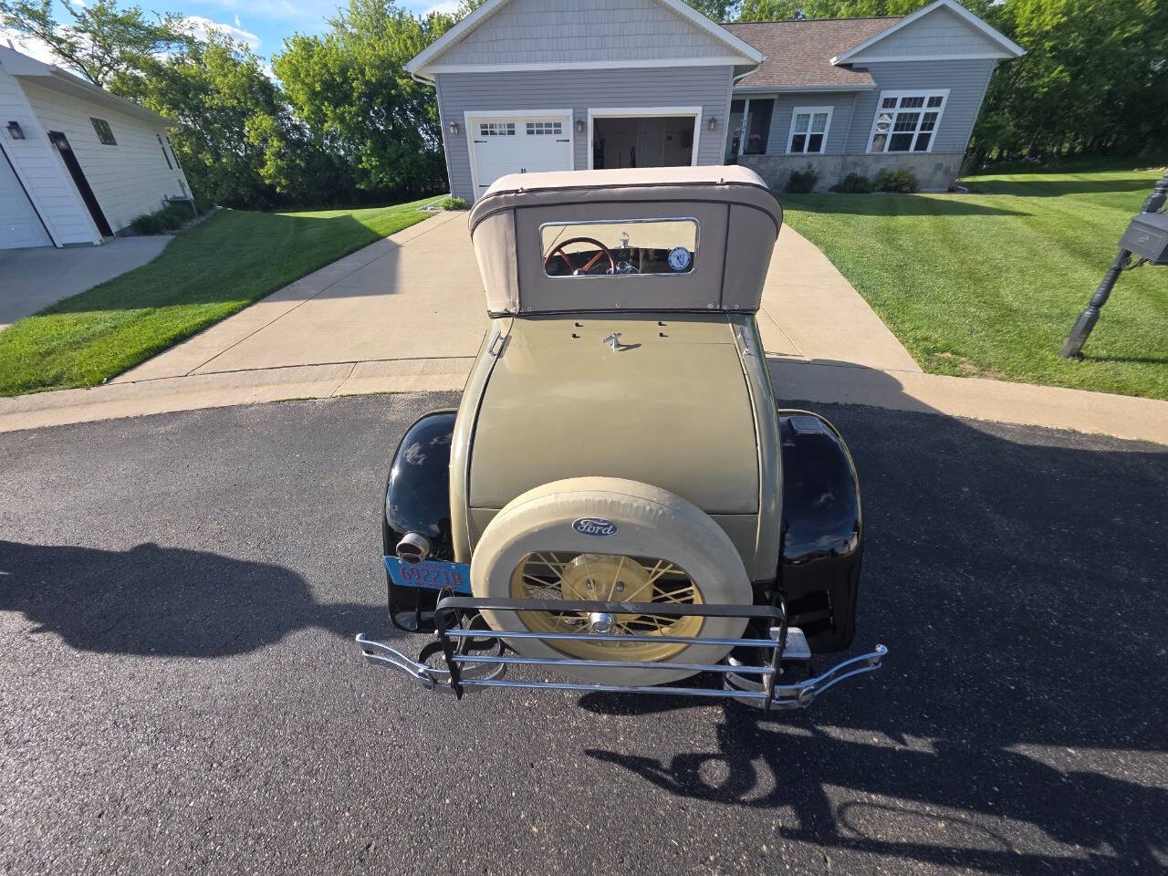 1928 Ford Roadster 105