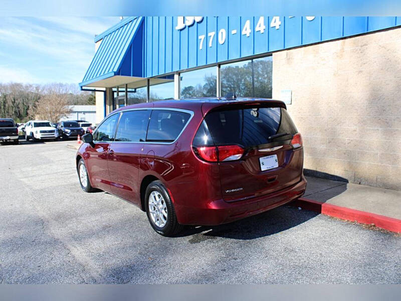 2021 Chrysler Voyager LX