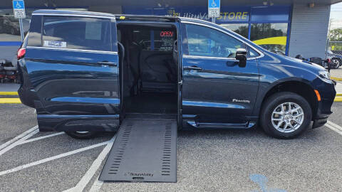 2025 Chrysler Pacifica Select