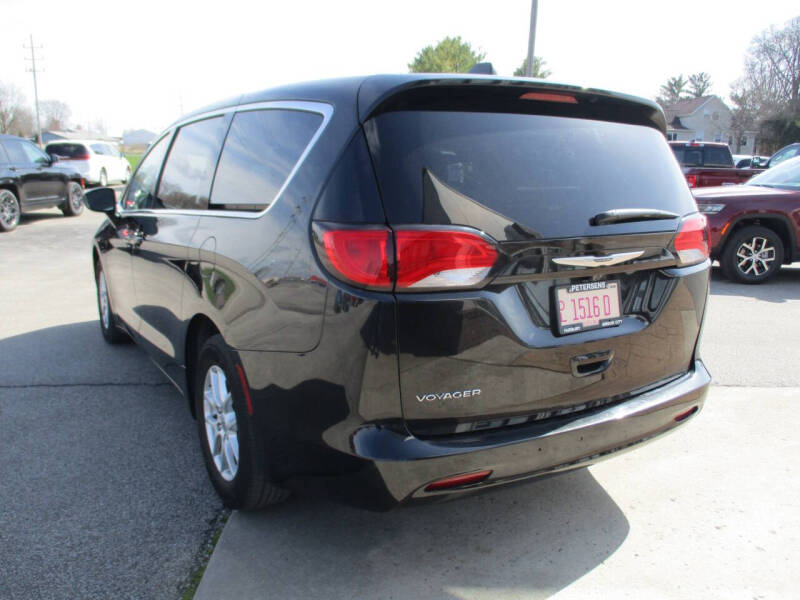 2023 Chrysler Voyager LX