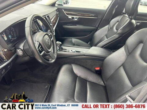 2017 Volvo S90 T6 Momentum