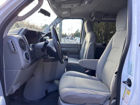 2009 Ford E-Series E-350 SD XLT