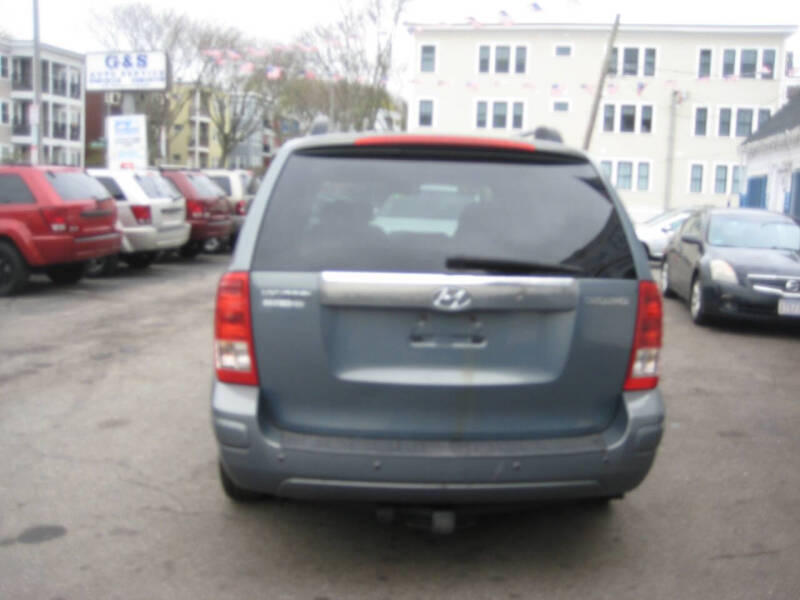 2007 Hyundai Entourage GLS