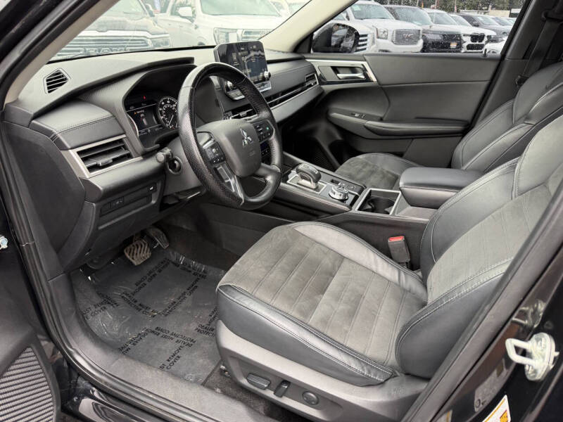 2022 Mitsubishi Outlander SE