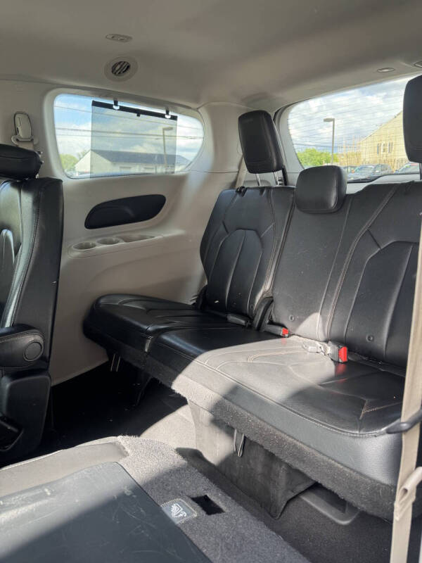 2017 Chrysler Pacifica Touring-L
