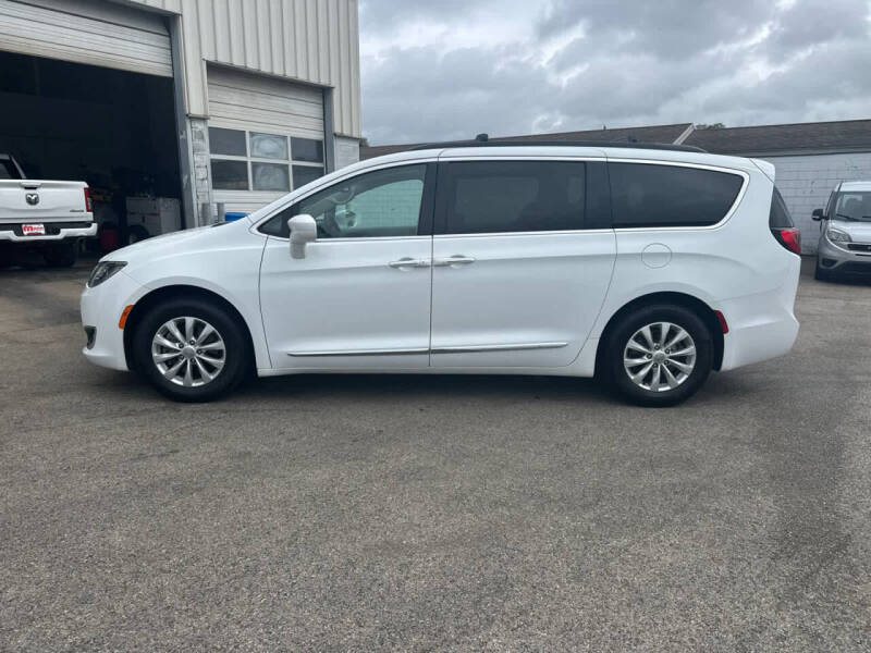 2017 Chrysler Pacifica Touring-L