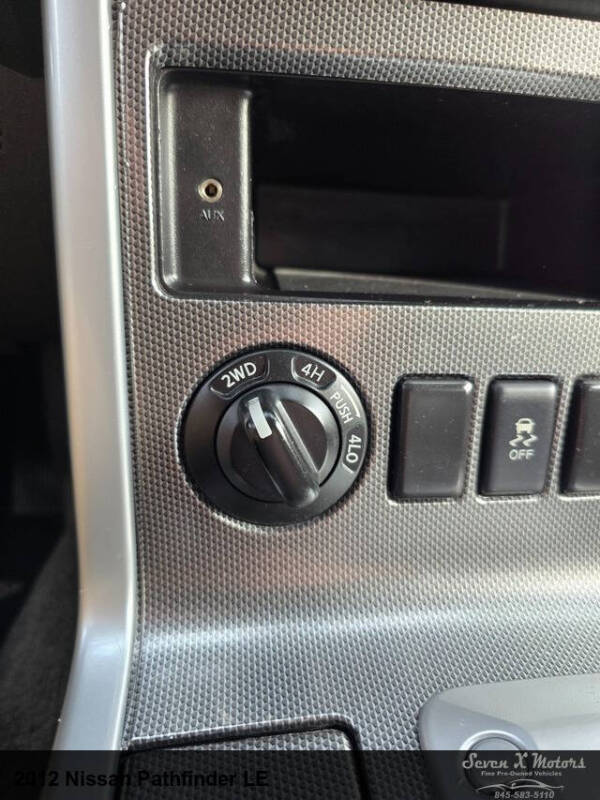 2012 Nissan Pathfinder LE