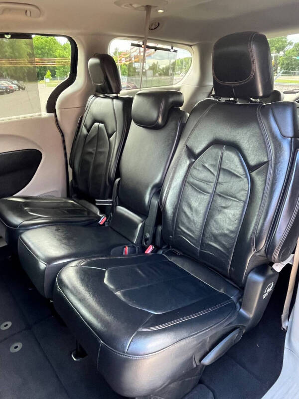 2017 Chrysler Pacifica Touring-L