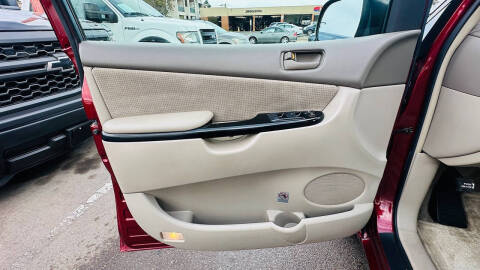 2005 Toyota Sienna LE 7 Passenger