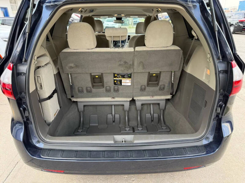 2020 Toyota Sienna LE 8-Passenger
