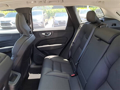 2025 Volvo XC60 B5 Plus Dark Theme