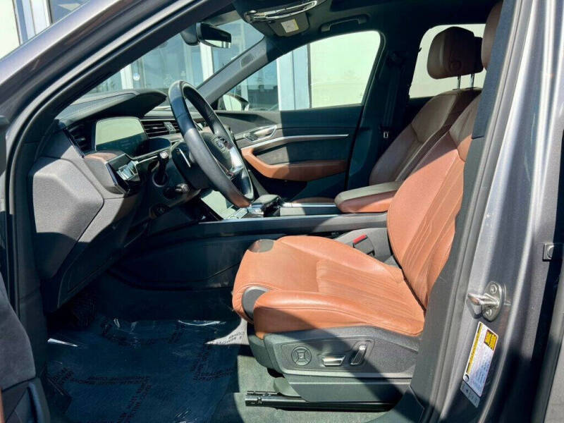 2019 Audi e-tron quattro Prestige