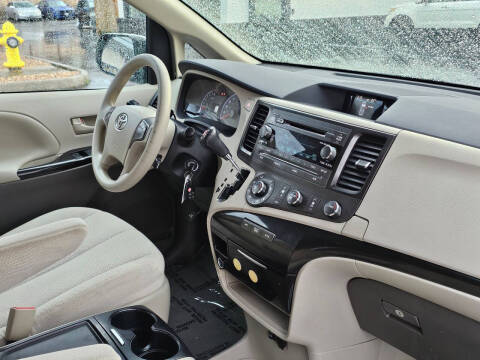 2012 Toyota Sienna LE 7-Passenger