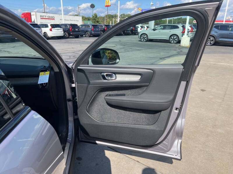 2026 Volvo XC40 B5 Plus