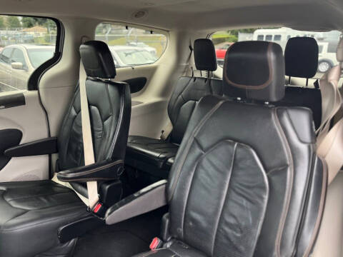 2017 Chrysler Pacifica Touring-L Plus