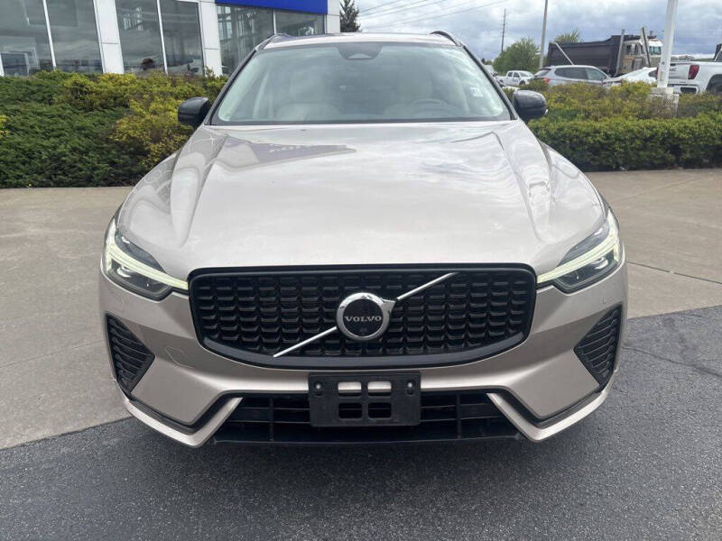 2023 Volvo XC60 B5 Plus Dark Theme