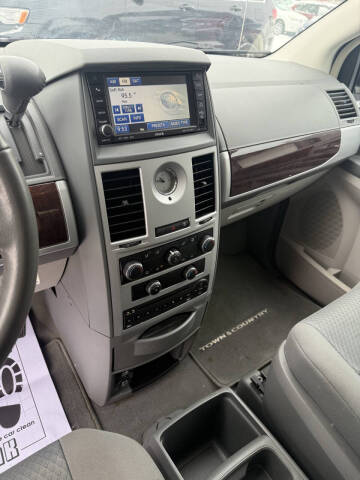 2010 Chrysler Town and Country Touring