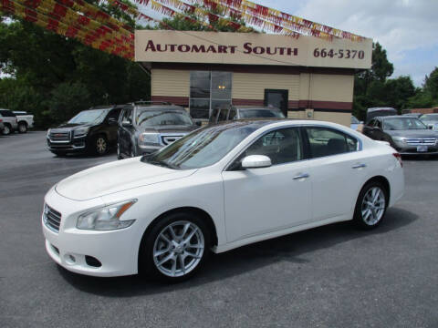 2010 maxima white