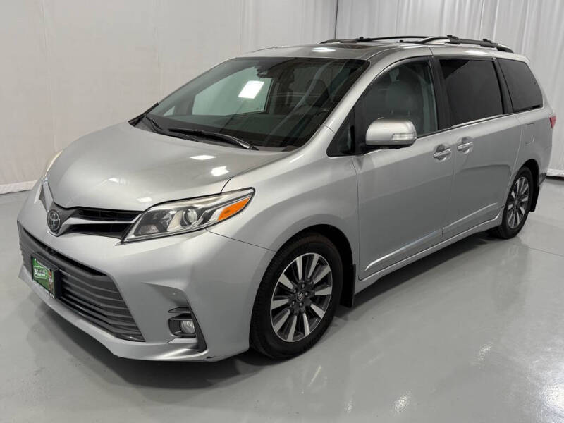 2020 Toyota Sienna Limited's photo