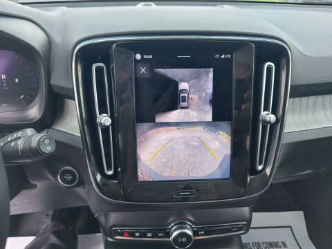 2024 Volvo XC40 B5 Plus Bright Theme