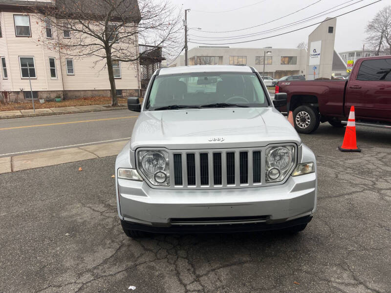 2012 Jeep Liberty null photo 4