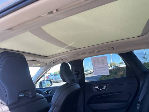 2023 Volvo XC60 B5 Plus Dark Theme