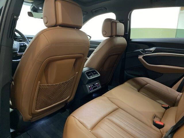 2022 Audi e-tron quattro Premium