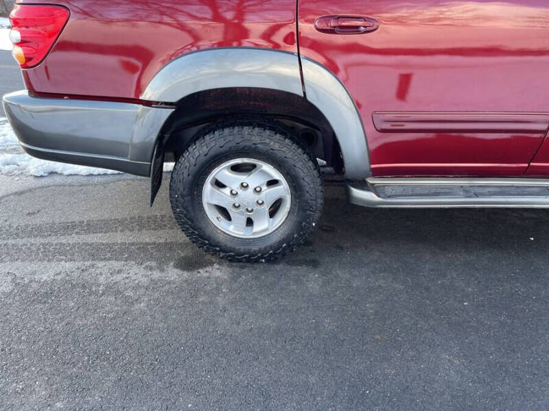 2004 Toyota Sequoia SR5