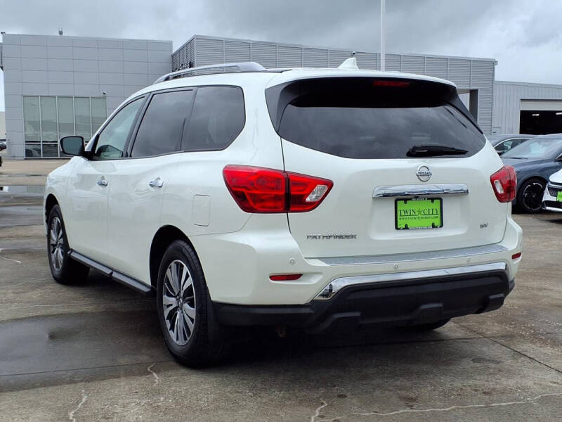 2020 Nissan Pathfinder SV