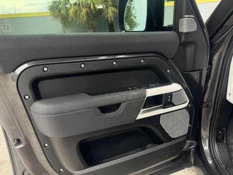 2023 Land Rover Defender 130 SE