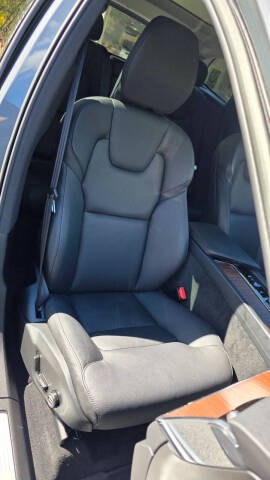 2023 Volvo XC60 B5 Plus Dark Theme