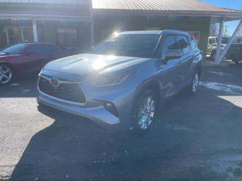 2021 Toyota Highlander for sale at PIONEER USED AUTOS & RV SALES in Lavalette WV