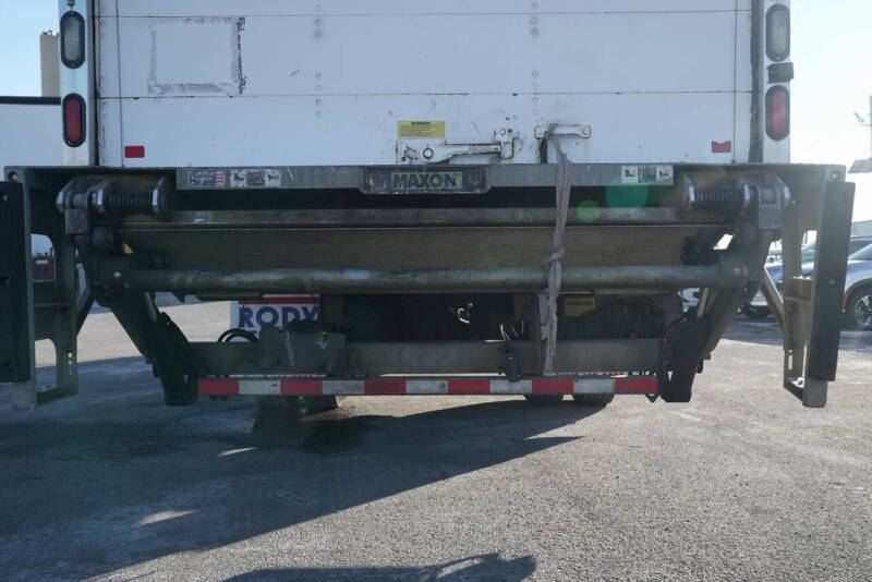 2015 Freightliner M2 106