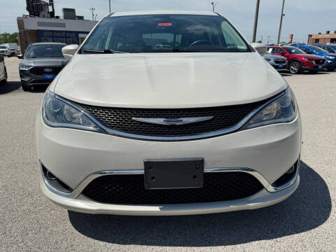 2020 Chrysler Pacifica Touring