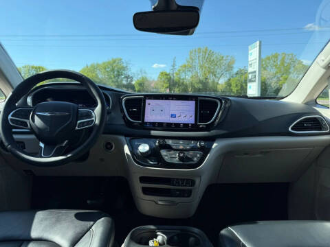 2022 Chrysler Pacifica Touring L